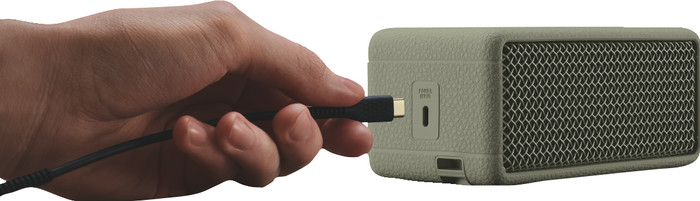 Marshall Emberton III BT Green product in use