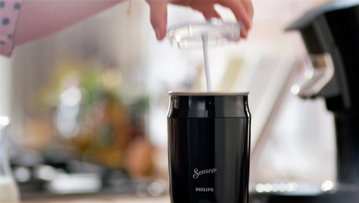 Philips Senseo Milk Twister Milchaufschäumer produkt in gebrauch