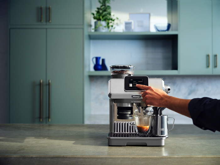 De'Longhi La Specialista Touch EC9455.M product in use