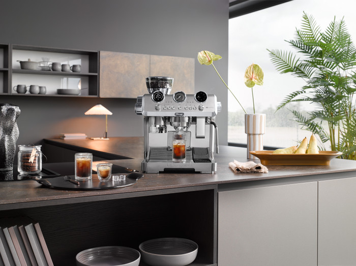 De'Longhi La Specialista Maestro EC9885.M product in use