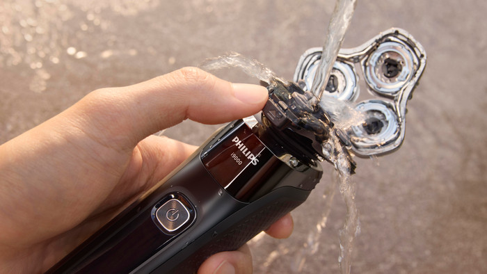 Philips Shaver i9000 X9000/30 product in use