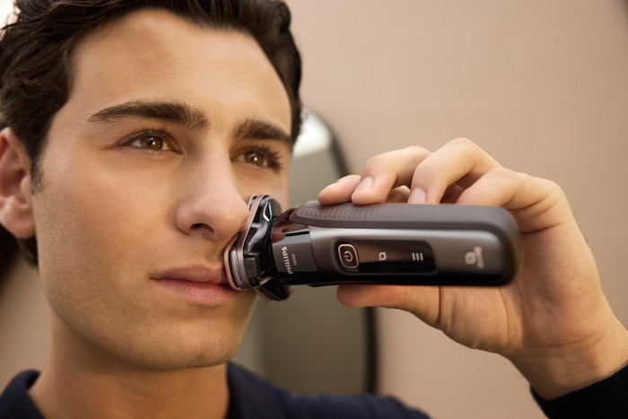 Philips Shaver i9000 X9000/30 product in use
