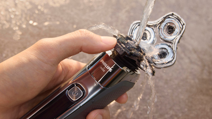 Philips Shaver i9000 X9002/10 product in use