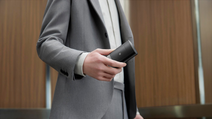 Philips Portable Shaver PQ888/06 product in use