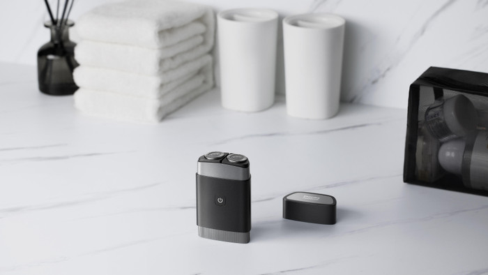 Philips Portable Shaver PQ888/06 product in use