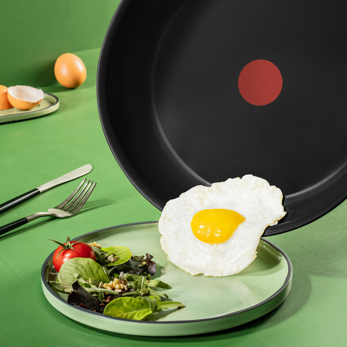 Tefal Renew Black Ceramic Frying Pan Set 24cm + 28cm + Wok 28cm product in use