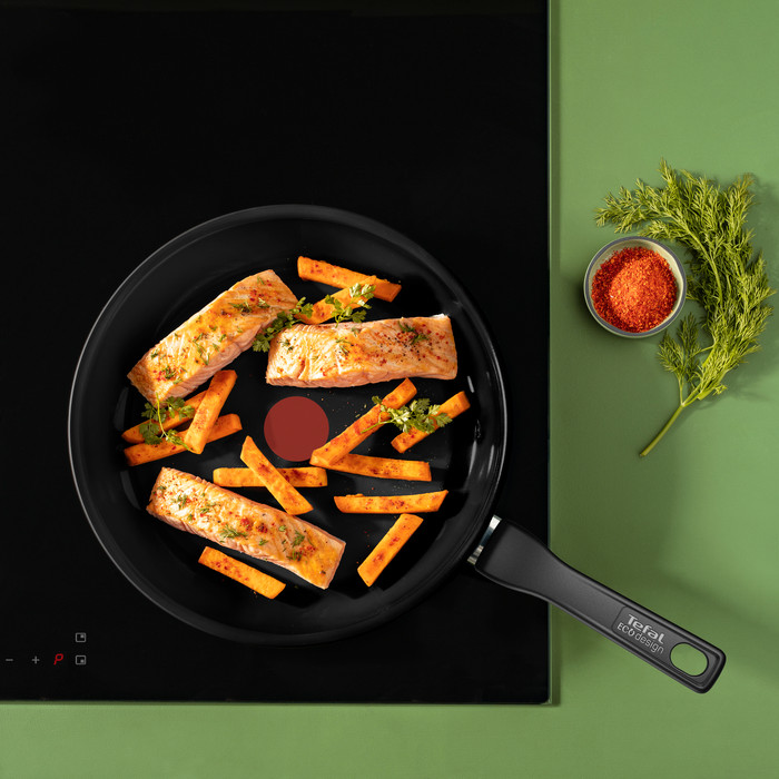 Tefal Renew Black Ceramic Frying Pan Set 24cm + 28cm + Wok 28cm product in use