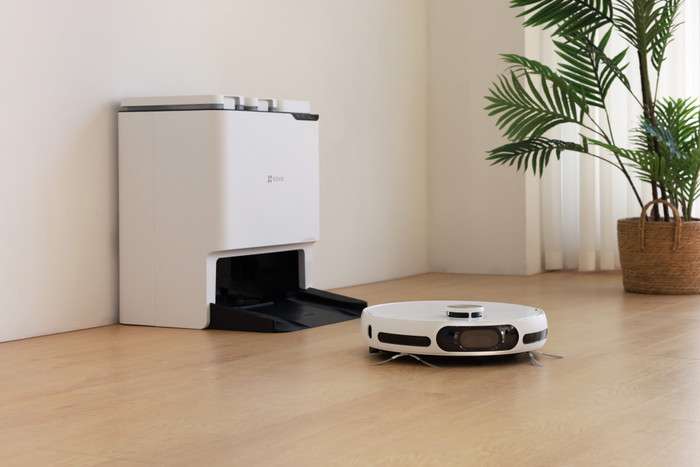 EZVIZ RS20 Max product in use