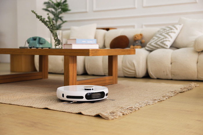 EZVIZ RS20 Max product in use