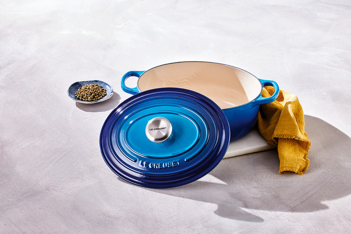 Le Creuset Signature Ovaler Bräter 31 cm Azurblau produkt in gebrauch