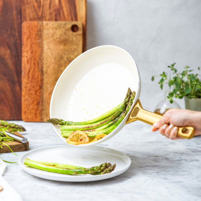 GreenPan Padova Reserve Topf-/Pfannenset 10-teilig Cream White produkt in gebrauch