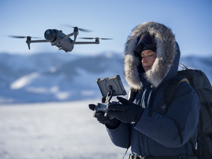 DJI Mavic 4 Pro Creator Combo produkt in gebrauch