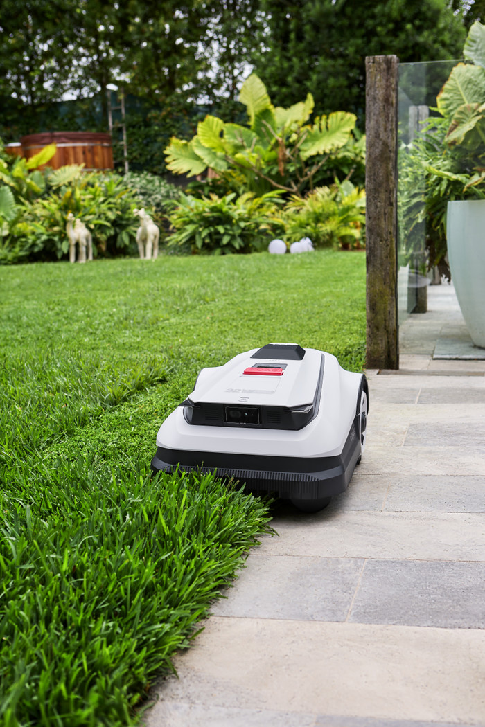 ECOVACS GOAT A1600 RTK product in use