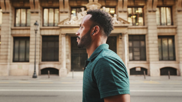 Denon AH-C500W Schwarz produkt in gebrauch