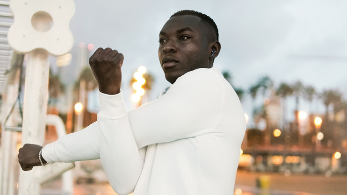 Denon AH-C840NCW Black product in use