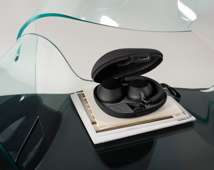 Sony WH-1000XM6 Black product in use