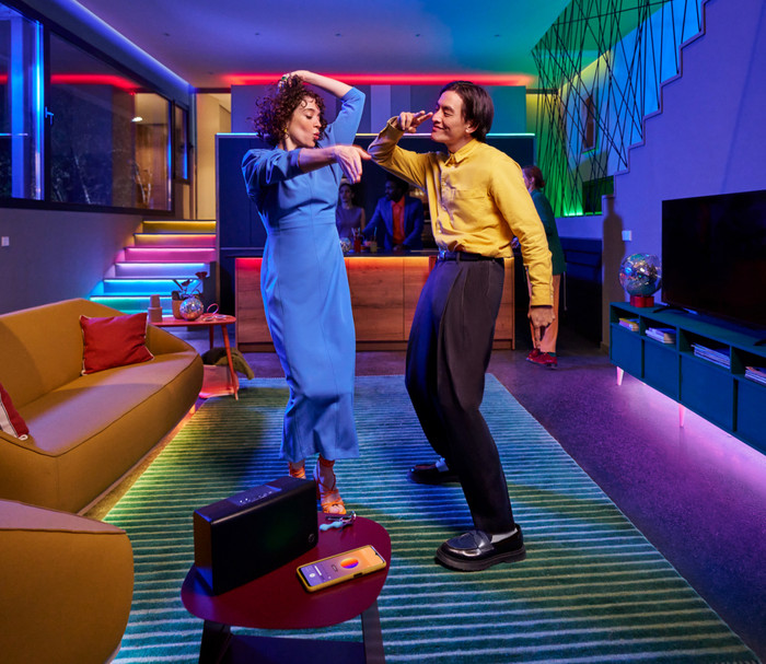 WiZ RGB Lightstrip - Farbiges Licht - 30 Meter produkt in gebrauch