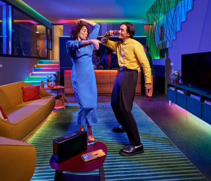 WiZ RGBIC Lightstrip - Farbiges Licht - 20 Meter produkt in gebrauch