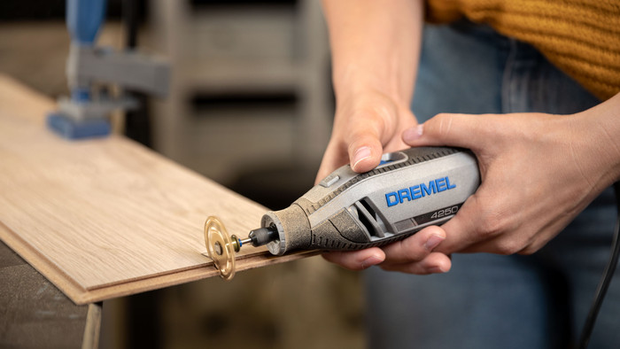 Dremel 4250-6/128 Platin-Edition produkt in gebrauch