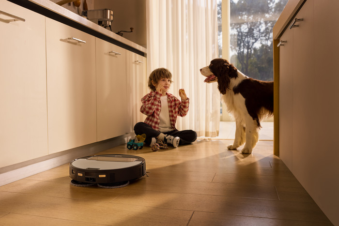 Roborock Saros Z70 R&D Silver product in use