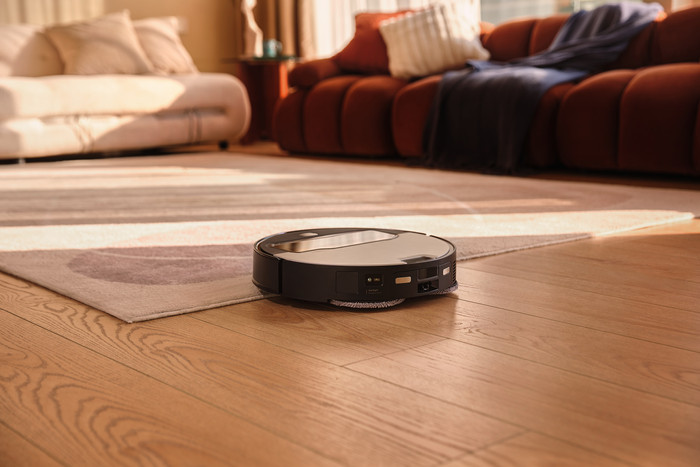 Roborock Saros Z70 R&D Silver product in use