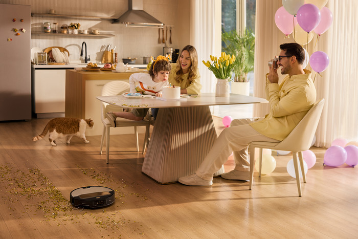 Roborock Saros Z70 R&D Silver product in use