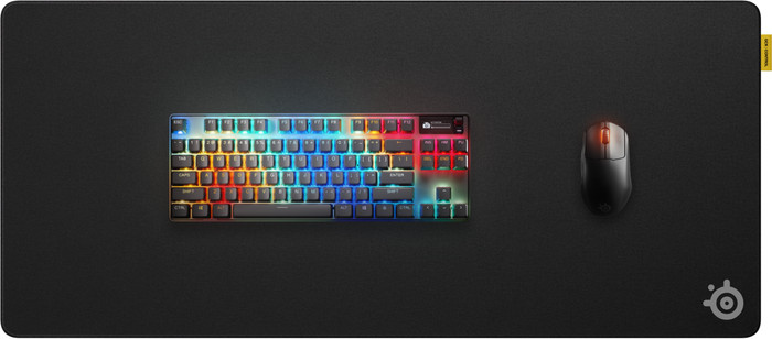 SteelSeries QcK Performance XL - Control product in use