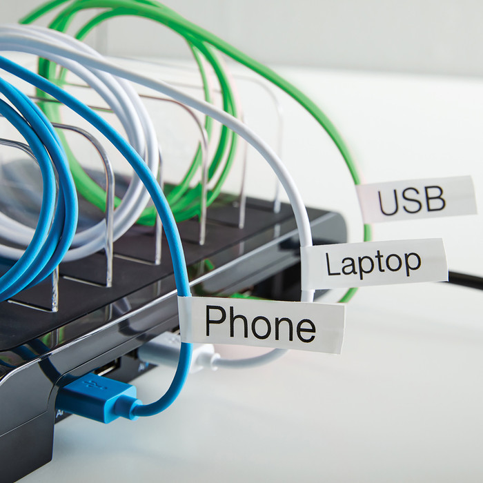 DYMO Flexible Nylonetiketten 12 mm x 3,5 m Schwarz-Weiß produkt in gebrauch