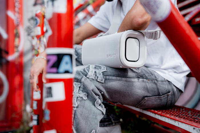 Sony ULT Field 5 Weiß Doppelpack produkt in gebrauch