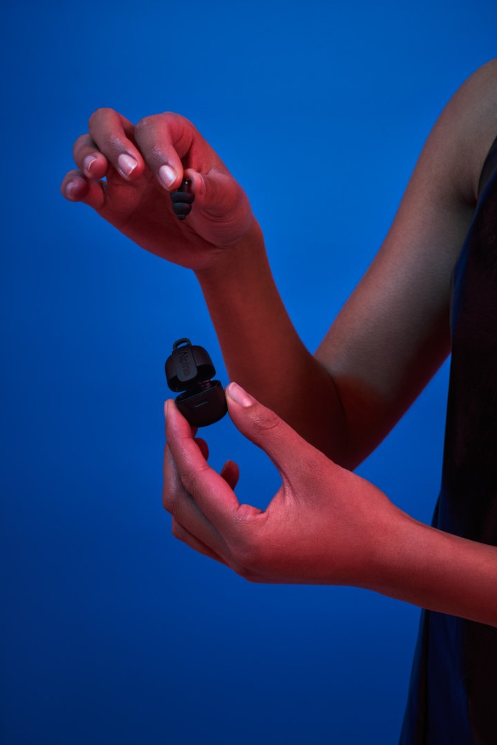 Alpine PartyPlug Schwarz produkt in gebrauch