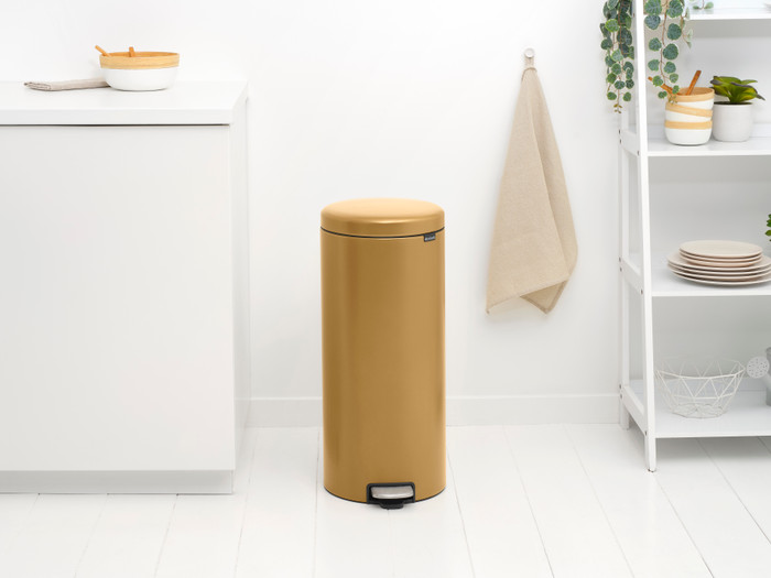 Brabantia NewIcon Treteimer 30 Liter Warm Gold produkt in gebrauch