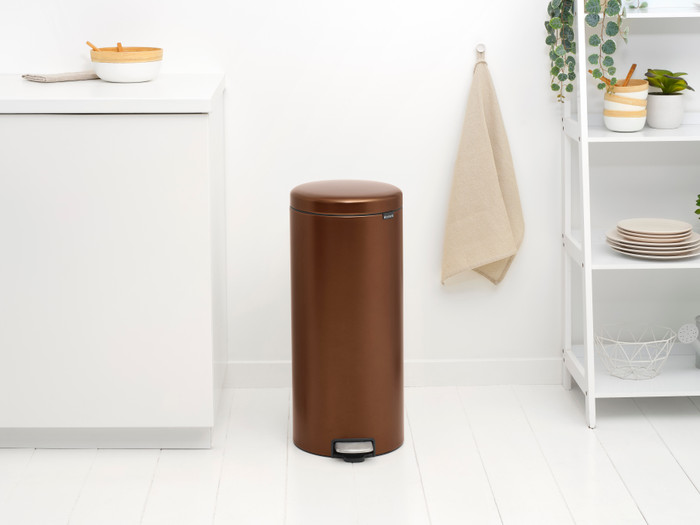 Brabantia NewIcon Treteimer 30 Liter Warm Bronze produkt in gebrauch