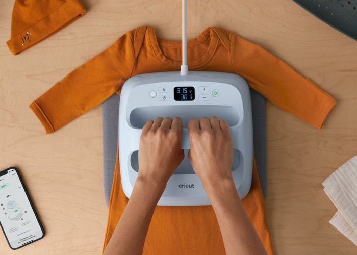 Cricut EasyPress 3 (23 x 23 cm) + Starterset produkt in gebrauch