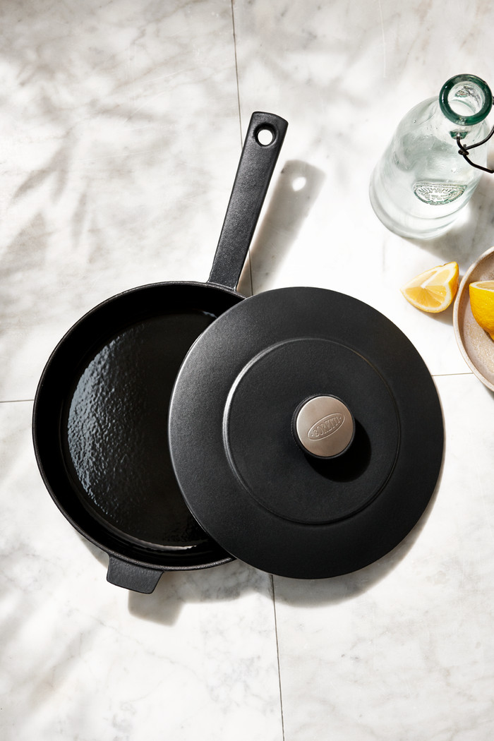 Boretti Solido Skillet 26 cm mit Deckel produkt in gebrauch