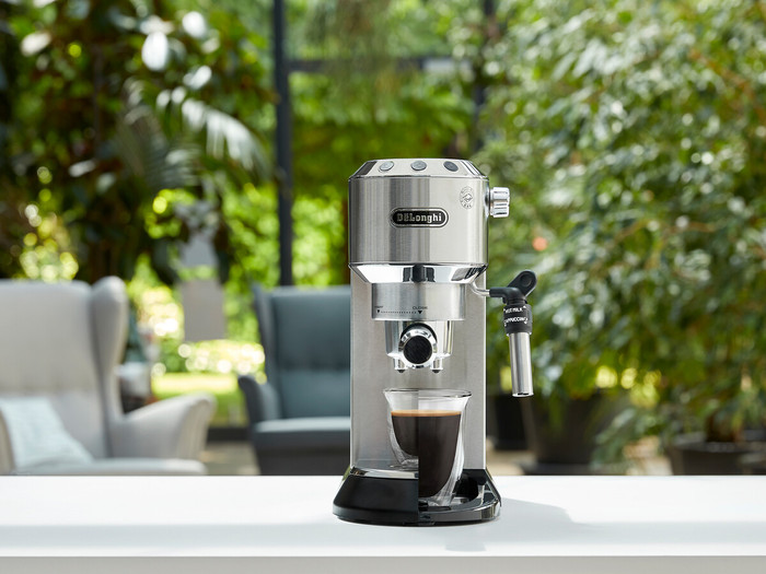 De'Longhi EC685.M Dedica Silver product in use