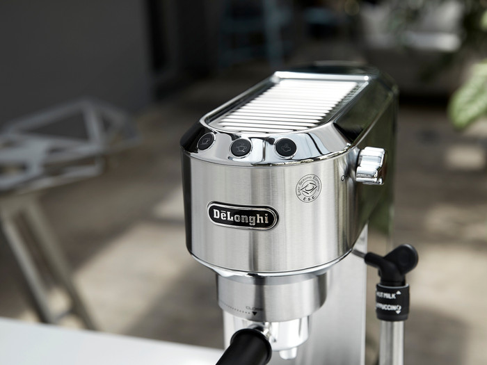 De'Longhi EC685.M Dedica Silver product in use