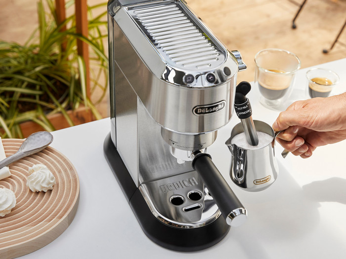 De'Longhi EC685.M Dedica Silver product in use