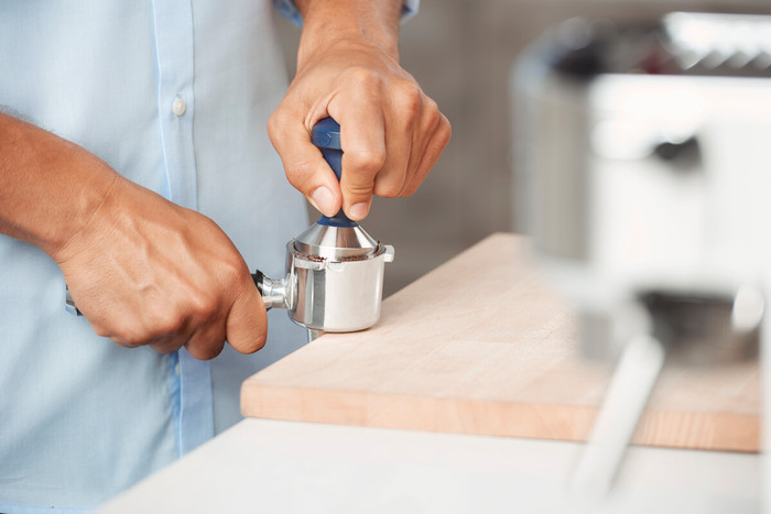 De'Longhi EC685.M Dedica Silver detail