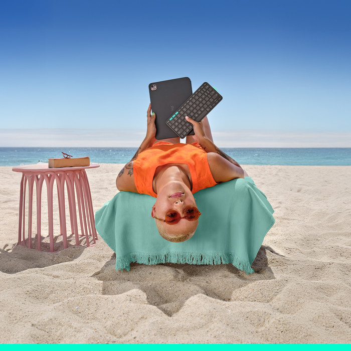 Logitech Flip Folio iPad Pro (2024)/iPad Air (2025) 11 inches Keyboard Cover QWERTZ product in use