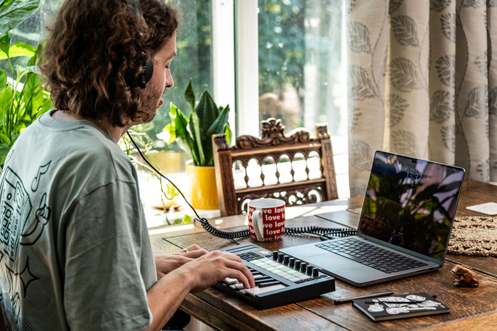 Novation Launchkey Mini 25 Black product in use