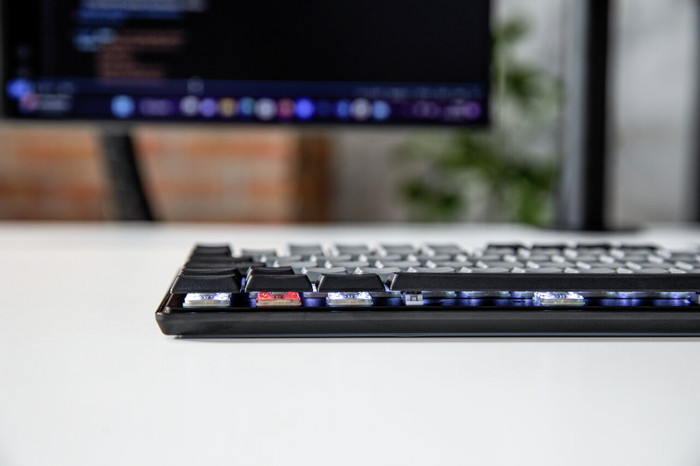 CHERRY KC 500 MX LP Kabelgebundene Tastatur QWERTZ Schwarz produkt in gebrauch