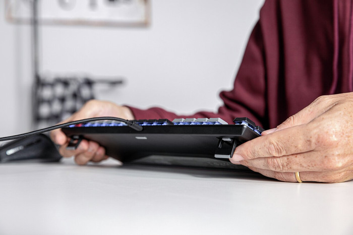 CHERRY KC 500 MX LP Kabelgebundene Tastatur QWERTZ Schwarz produkt in gebrauch