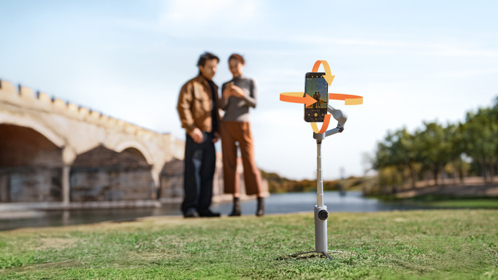 Insta360 Flow 2 Gray product in use