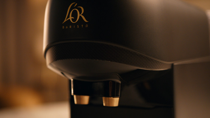 Philips L'OR BARISTA Absolu LM9512/60 product in use
