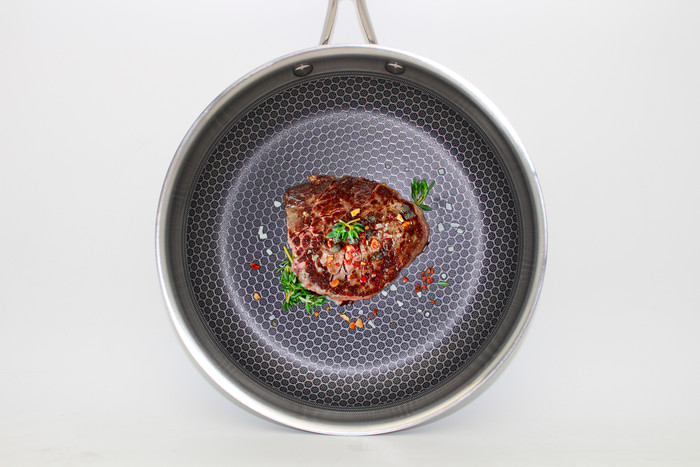 Elo Relief Passion Pfannenset 24 + 28 cm produkt in gebrauch