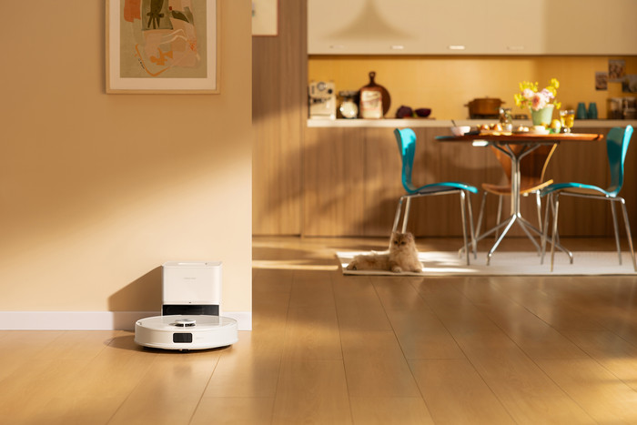 Roborock Q10 VF+ White product in use