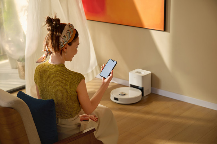 Roborock Q10 VF+ White product in use