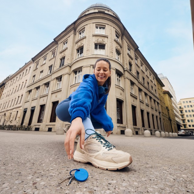 Chipolo POP Blau produkt in gebrauch