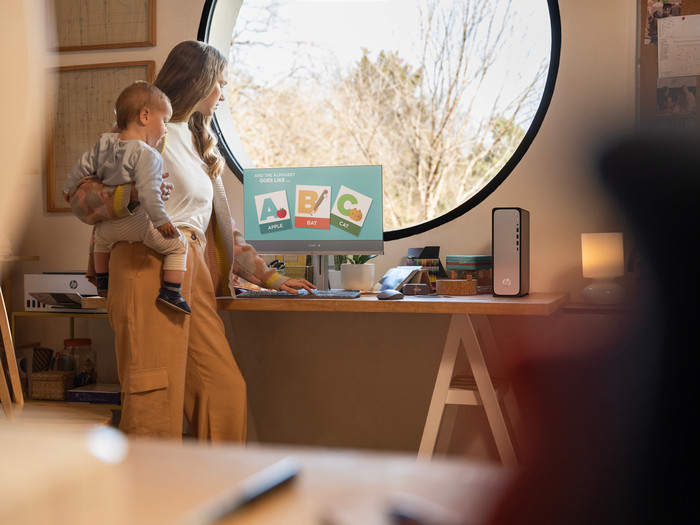 HP OmniDesk Slim S03-0970nd product in use