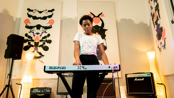 Midiplus X4 III Tracktion Edition Weiß produkt in gebrauch